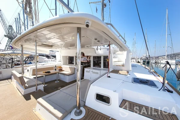 Lagoon 450  Flybridge - Yacht Charter Sailica
