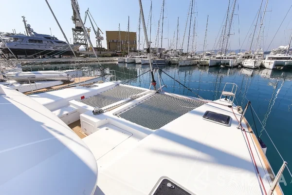 Lagoon 450  Flybridge - Yacht Charter Sailica