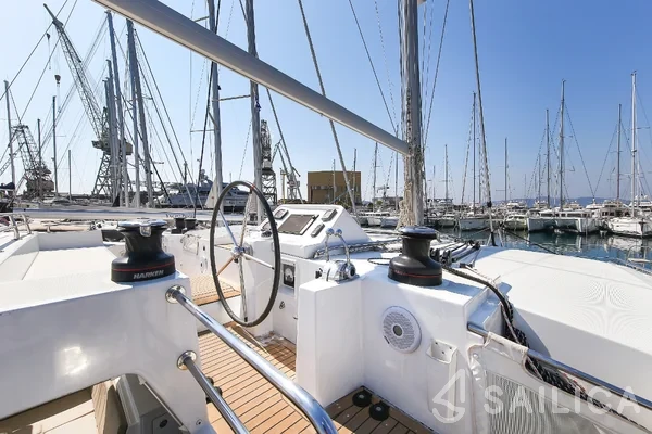 Lagoon 450  Flybridge - Yacht Charter Sailica