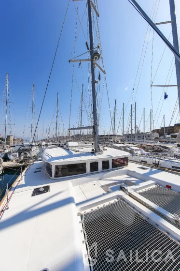 Lagoon 450  Flybridge - Yacht Charter Sailica