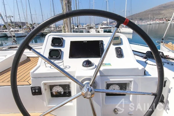 Lagoon 450  Flybridge - Yacht Charter Sailica