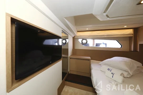 Prestige 46 Fly - Yacht Charter Sailica