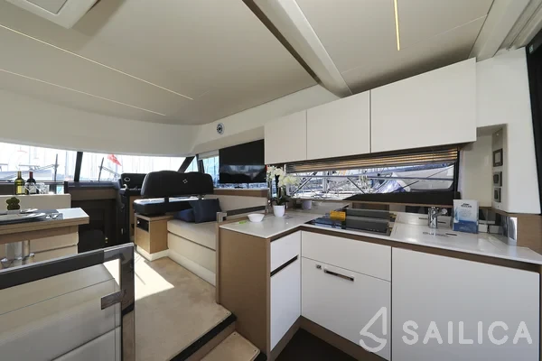 Prestige 46 Fly - Yacht Charter Sailica