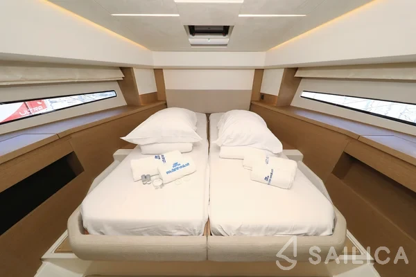 Prestige 46 Fly - Yacht Charter Sailica