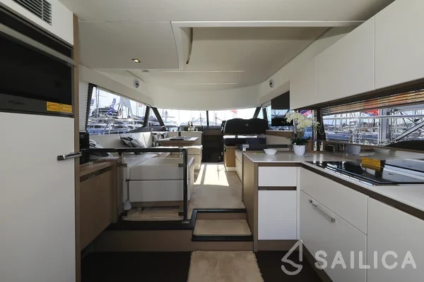 Prestige 46 Fly - Yacht Charter Sailica