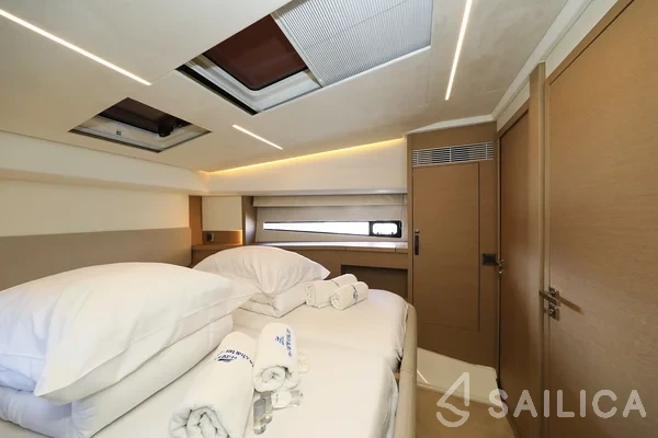 Prestige 46 Fly - Yacht Charter Sailica