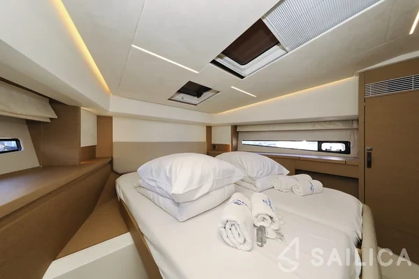 Prestige 46 Fly - Yacht Charter Sailica