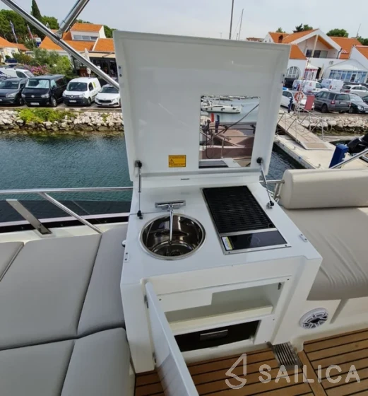 Prestige 46 Fly - Yacht Charter Sailica