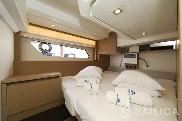 Prestige 46 Fly - Yacht Charter Sailica