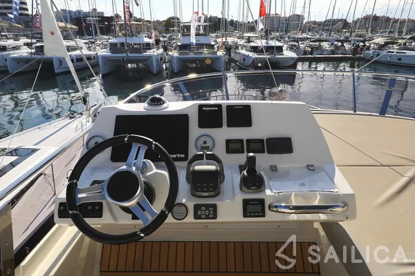 Prestige 46 Fly - Yacht Charter Sailica