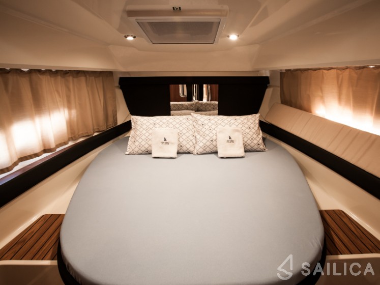 Quicksilver 855 Weekend - Yacht Charter Sailica