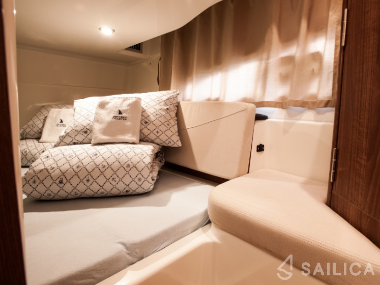 Quicksilver 855 Weekend - Yacht Charter Sailica