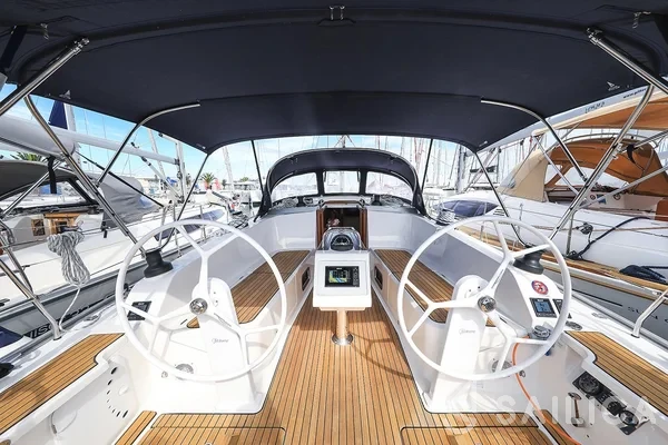 Bavaria 41 Cruiser - Yacht Charter Sailica