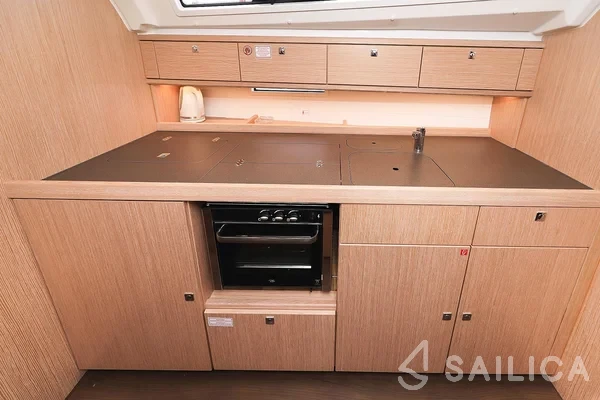 Bavaria 41 Cruiser - Yacht Charter Sailica