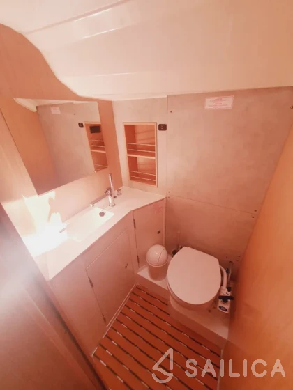 Bavaria C42 - Yacht Charter Sailica