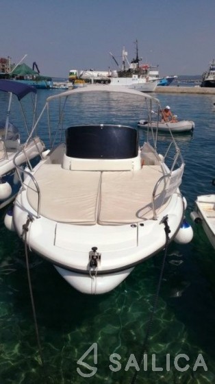HM 22 Fly - Yacht Charter Sailica