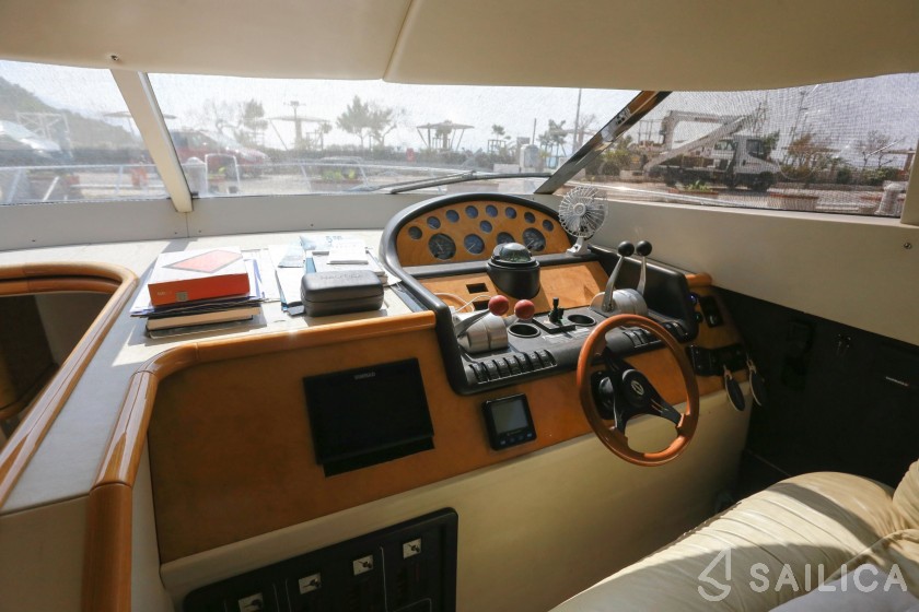 Manhattan 45 - Yacht Charter Sailica