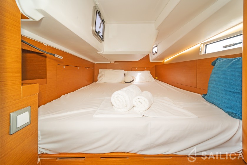 Sun Odyssey 490 - Yacht Charter Sailica