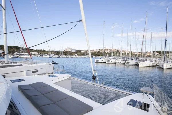 Astréa 42 - Yacht Charter Sailica