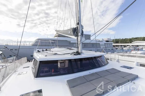 Astréa 42 - Yacht Charter Sailica