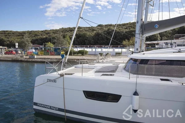 Astréa 42 - Yacht Charter Sailica