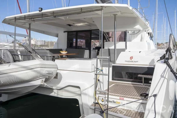 Astréa 42 - Yacht Charter Sailica