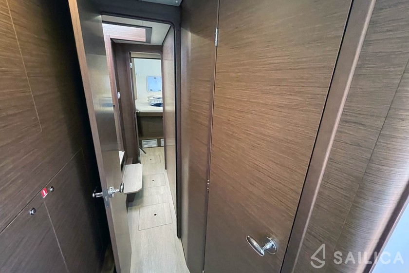 Lagoon 42 - Yacht Charter Sailica