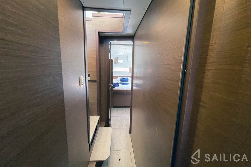 Lagoon 42 - Yacht Charter Sailica