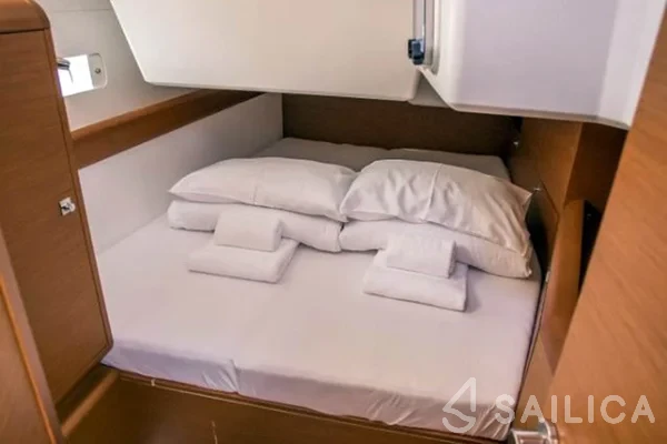 Sun Odyssey 519 - Yacht Charter Sailica