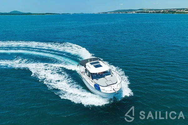 Merry Fisher 795 - Yacht Charter Sailica