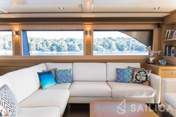 Ferretti 26 M Navetta - Yacht Charter Sailica