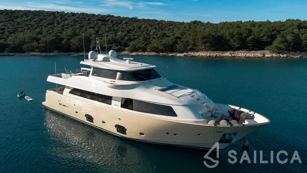Ferretti 26 M Navetta - Yacht Charter Sailica