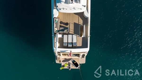 Ferretti 26 M Navetta - Yacht Charter Sailica