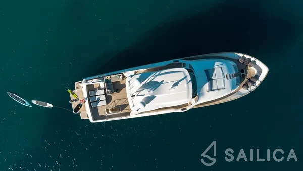 Ferretti 26 M Navetta - Yacht Charter Sailica