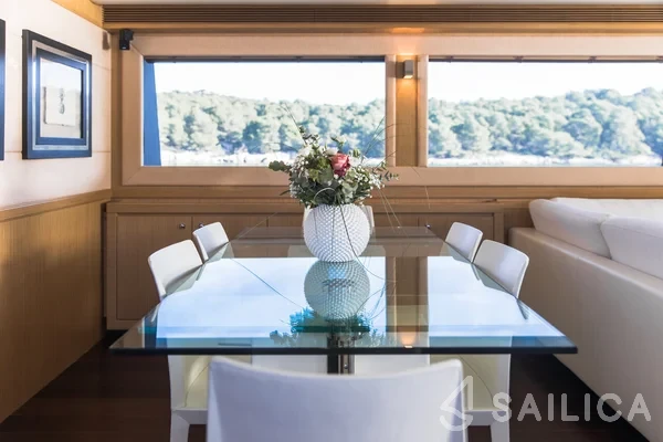 Ferretti 26 M Navetta - Yacht Charter Sailica