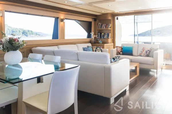 Ferretti 26 M Navetta - Yacht Charter Sailica