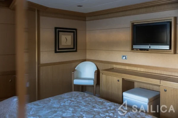 Ferretti 26 M Navetta - Yacht Charter Sailica
