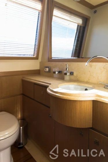 Ferretti 26 M Navetta - Yacht Charter Sailica