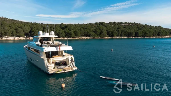 Ferretti 26 M Navetta - Yacht Charter Sailica