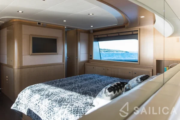 Ferretti 26 M Navetta - Yacht Charter Sailica