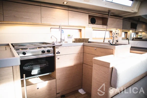 Oceanis 51.1 - Yacht Charter Sailica