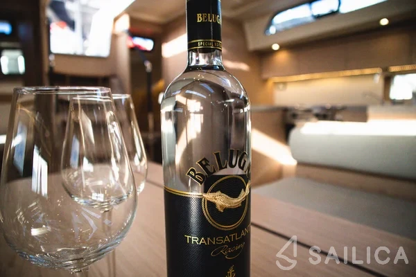 Oceanis 51.1 - Yacht Charter Sailica