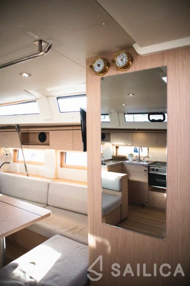 Oceanis 51.1 - Yacht Charter Sailica