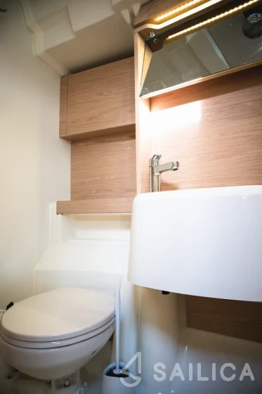 Oceanis 51.1 - Yacht Charter Sailica