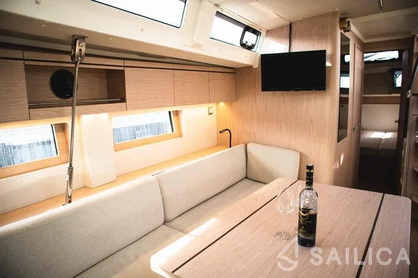 Oceanis 51.1 - Yacht Charter Sailica