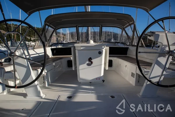 Oceanis 51.1 - Yacht Charter Sailica
