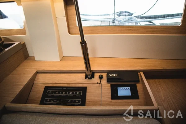 Oceanis 51.1 - Yacht Charter Sailica