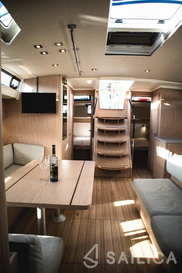 Oceanis 51.1 - Yacht Charter Sailica
