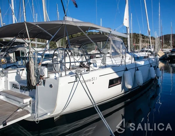 Oceanis 51.1 - Yacht Charter Sailica