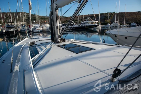 Oceanis 51.1 - Yacht Charter Sailica